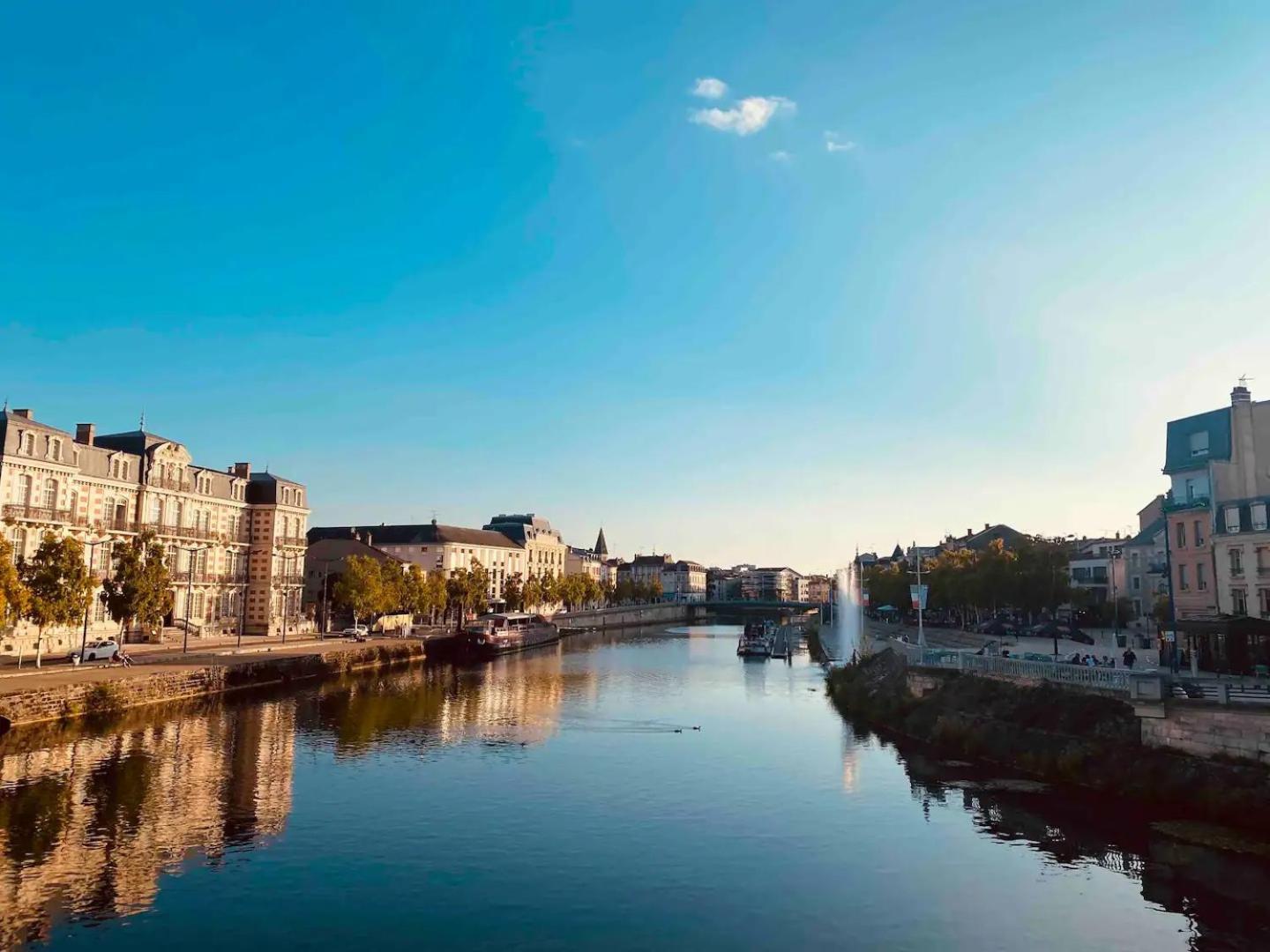 Logement Neuf "Meuse" - Hyper Centre - Parking Proche - Proche Gare - 4 Chambres - Terrasse Couverte - Wifi ! Gere Par Prestazen'Services Verdun-sur-Meuse Exterior photo