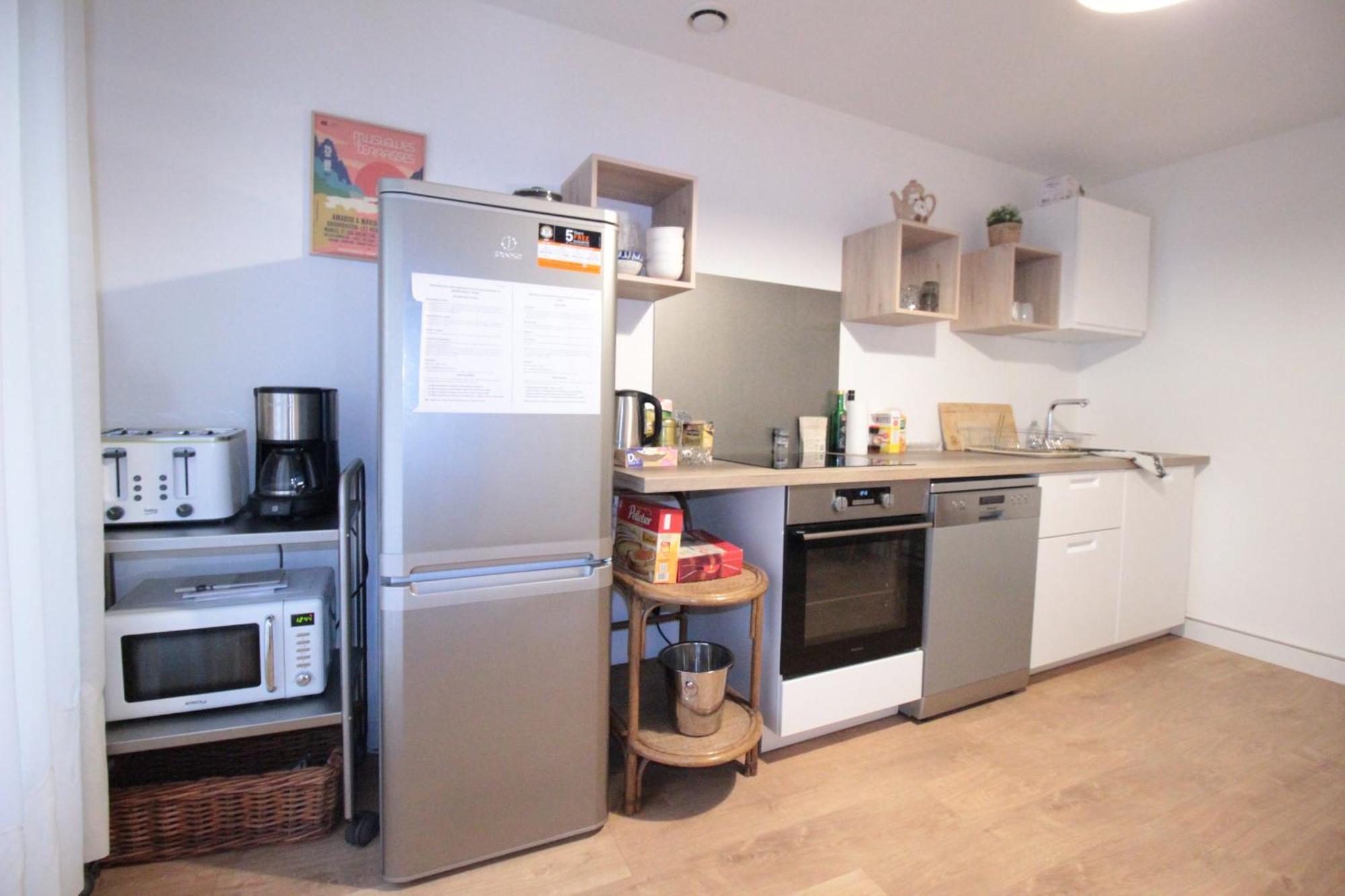 Logement Neuf "Meuse" - Hyper Centre - Parking Proche - Proche Gare - 4 Chambres - Terrasse Couverte - Wifi ! Gere Par Prestazen'Services Verdun-sur-Meuse Exterior photo