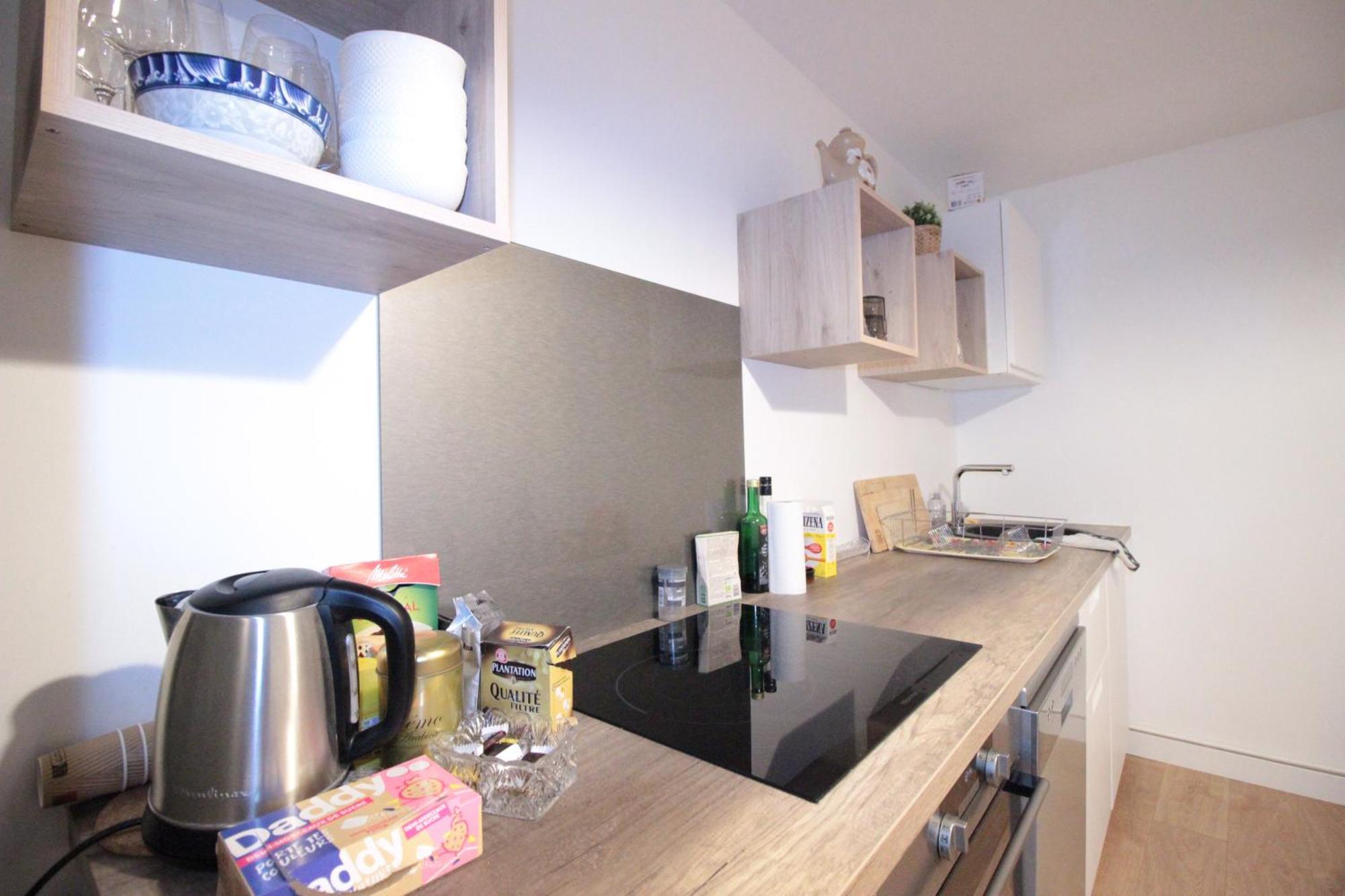 Logement Neuf "Meuse" - Hyper Centre - Parking Proche - Proche Gare - 4 Chambres - Terrasse Couverte - Wifi ! Gere Par Prestazen'Services Verdun-sur-Meuse Exterior photo