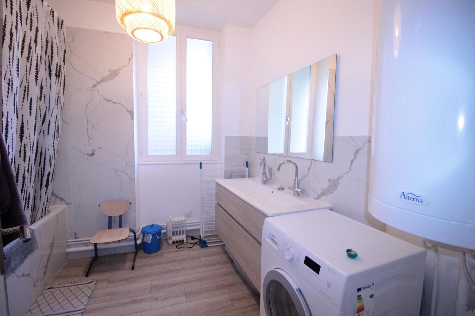 Logement Neuf "Meuse" - Hyper Centre - Parking Proche - Proche Gare - 4 Chambres - Terrasse Couverte - Wifi ! Gere Par Prestazen'Services Verdun-sur-Meuse Exterior photo