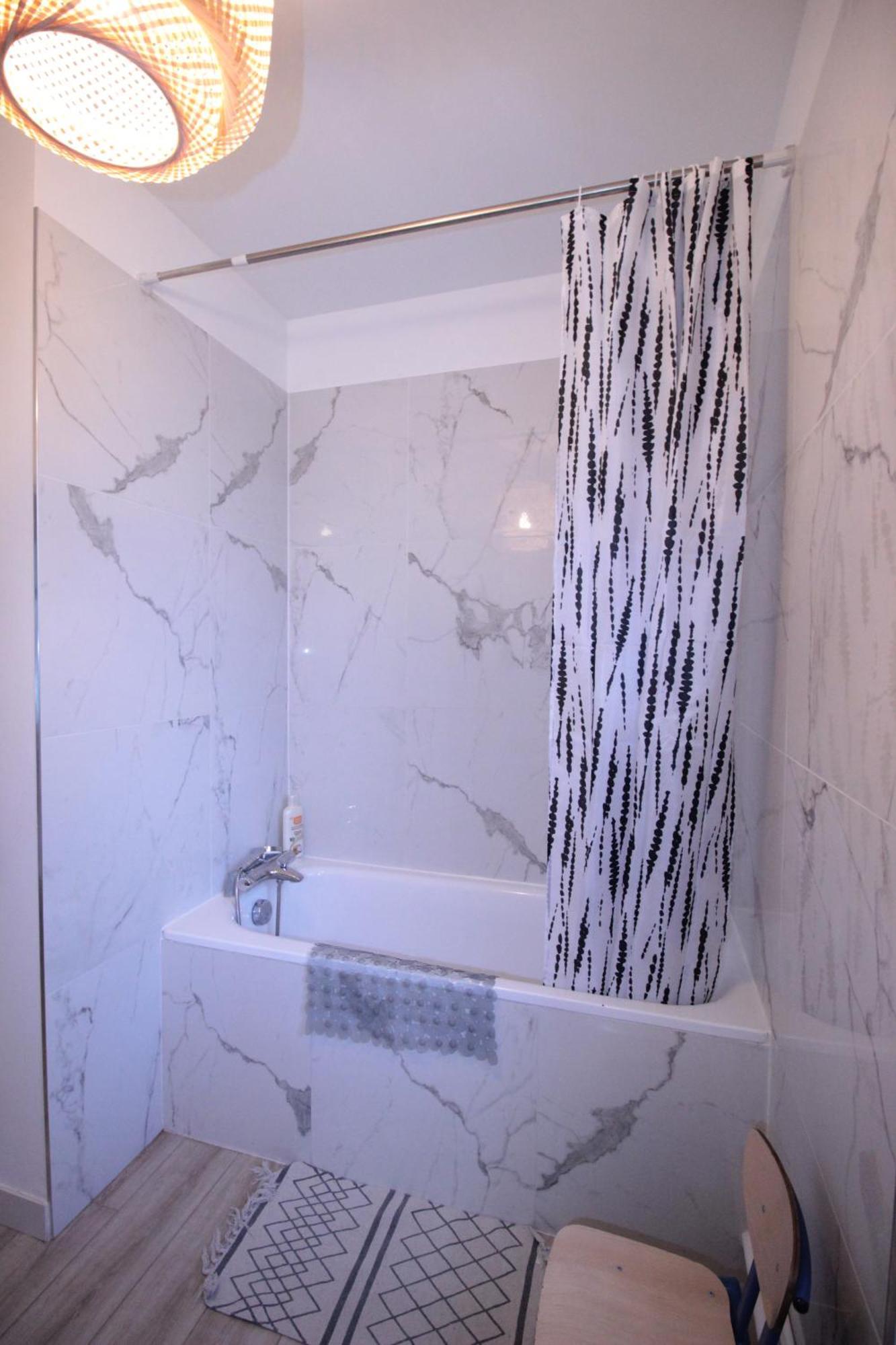 Logement Neuf "Meuse" - Hyper Centre - Parking Proche - Proche Gare - 4 Chambres - Terrasse Couverte - Wifi ! Gere Par Prestazen'Services Verdun-sur-Meuse Exterior photo