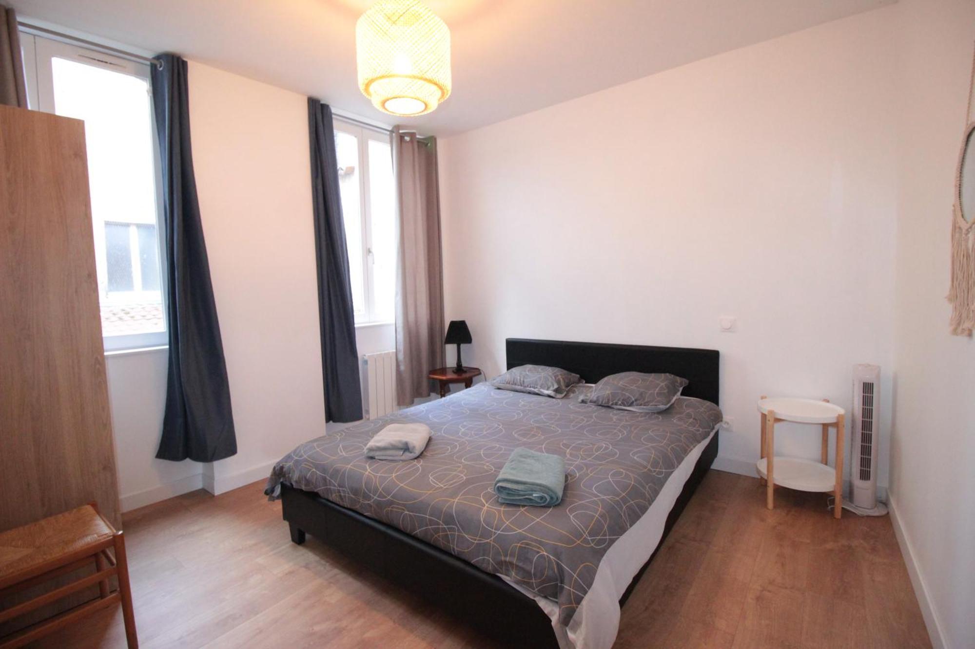 Logement Neuf "Meuse" - Hyper Centre - Parking Proche - Proche Gare - 4 Chambres - Terrasse Couverte - Wifi ! Gere Par Prestazen'Services Verdun-sur-Meuse Exterior photo