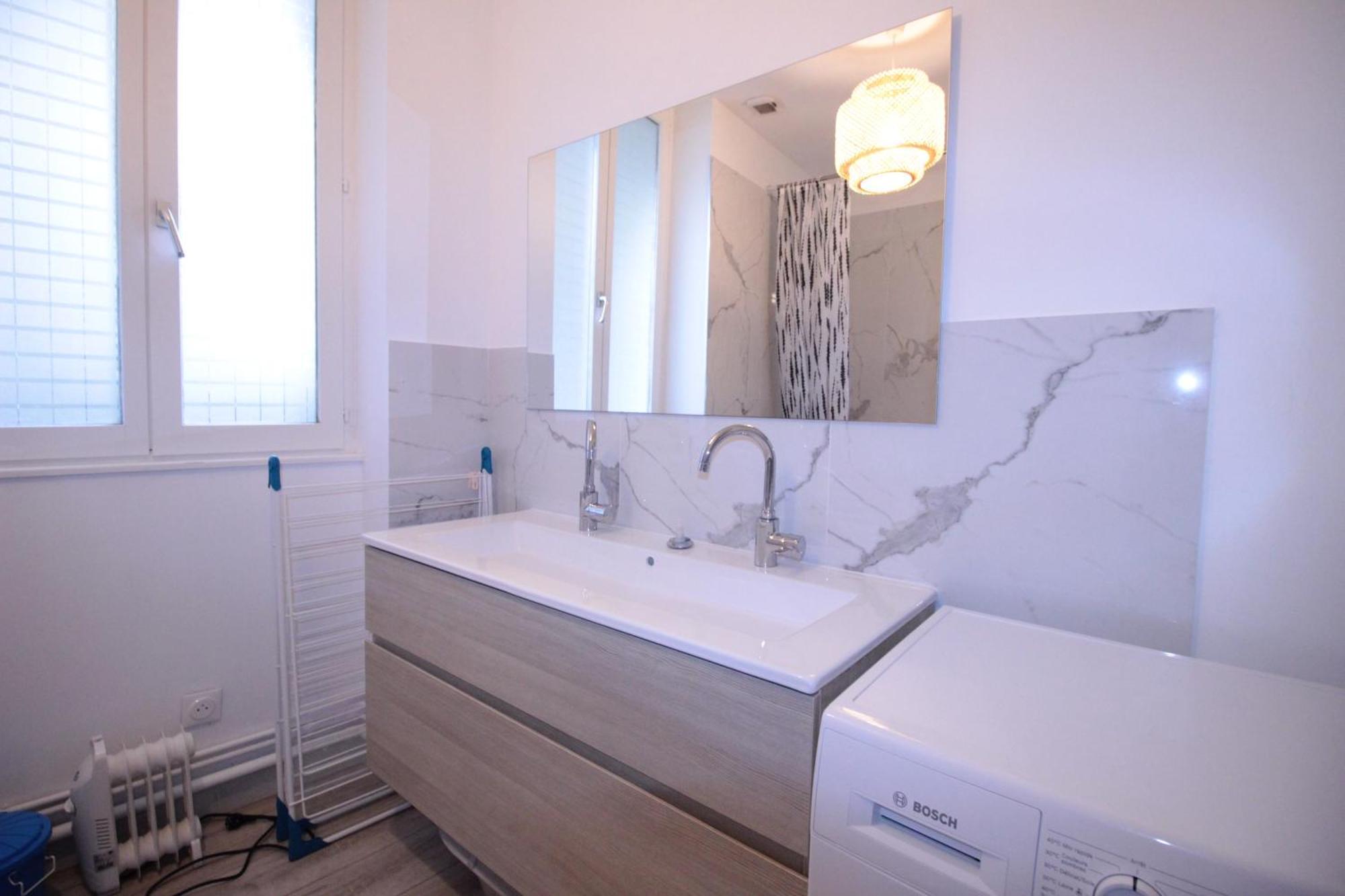 Logement Neuf "Meuse" - Hyper Centre - Parking Proche - Proche Gare - 4 Chambres - Terrasse Couverte - Wifi ! Gere Par Prestazen'Services Verdun-sur-Meuse Exterior photo